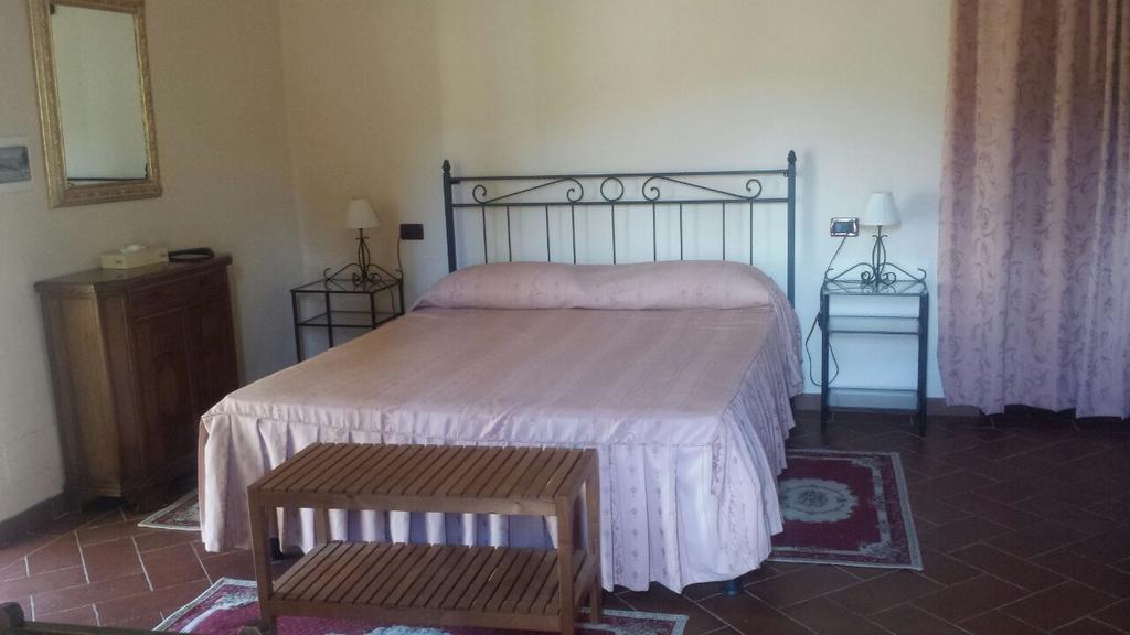 Agriturismo Fattoria Di Gragnone Pensionat Værelse billede